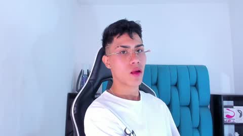 Snapshot of alannaughty_ chatting on February 7, 9:04 pm alannaughty_ online show from February 7, 9:04 pm