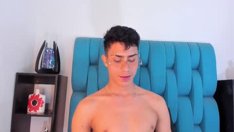 Snapshot of alannaughty_ chatting on March 4, 1:01 am alannaughty_ online show from March 4, 1:01 am