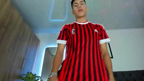 Snapshot of alannaughty_ chatting on November 29, 12:24 am alannaughty_ online show from November 29, 12:24 am