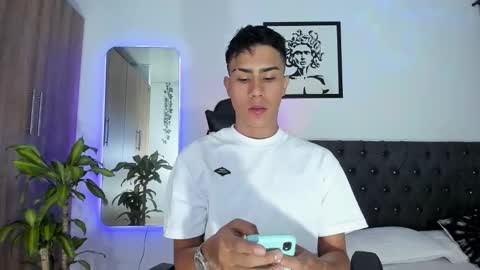 Snapshot of alannaughty_ chatting on November 30, 11:20 pm alannaughty_ online show from November 30, 11:20 pm