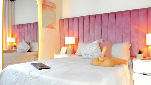 Snapshot of aleja_arango chatting on January 13, 8:04 pm Alejandra Arango online show from January 13, 8:04 pm