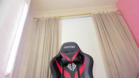 Aleja Hill online show from December 13, 10:23 pm