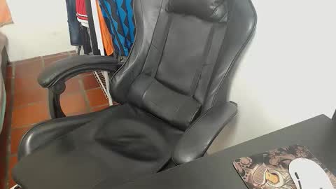 Snapshot of alejandro_cutee chatting on December 16, 4:50 am alejandro_cutee online show from December 16, 4:50 am