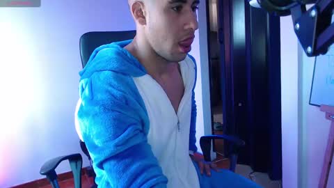 Snapshot of alejandrojf_00 chatting on January 1, 3:03 pm Daiki jack online show from January 1, 3:03 pm