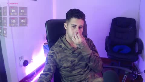 Snapshot of alejandrojf_00 chatting on March 10, 8:45 pm Daiki jack online show from March 10, 8:45 pm