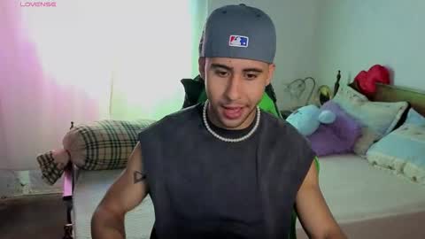 Snapshot of alejandrojf_00 chatting on October 1, 2:23 pm Daiki jack online show from October 1, 2:23 pm