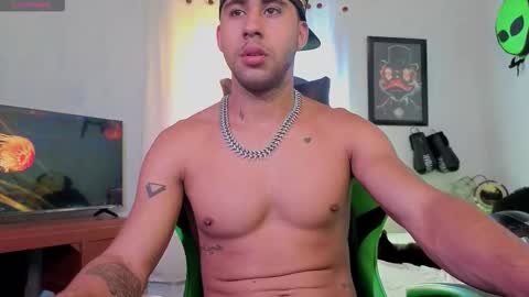 Snapshot of alejandrojf_00 chatting on November 17, 1:50 pm Daiki jack online show from November 17, 1:50 pm