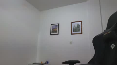 alejandroo_7 online show from December 21, 1:04 am