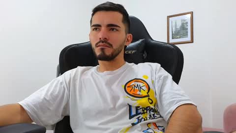 alejandroo_7 online show from December 22, 5:42 pm