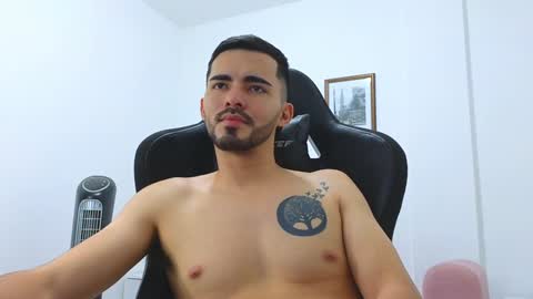 alejandroo_7 online show from January 3, 11:12 pm