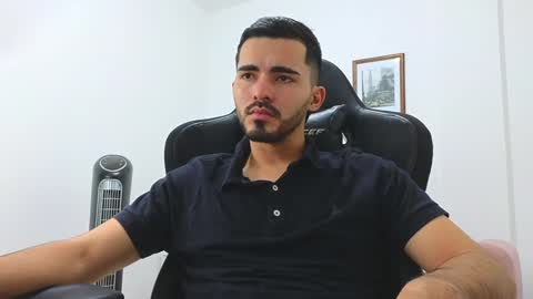 alejandroo_7 online show from January 6, 11:31 pm