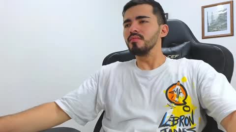 alejandroo_7 online show from January 15, 6:51 pm