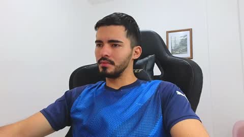 alejandroo_7 online show from January 17, 7:49 pm