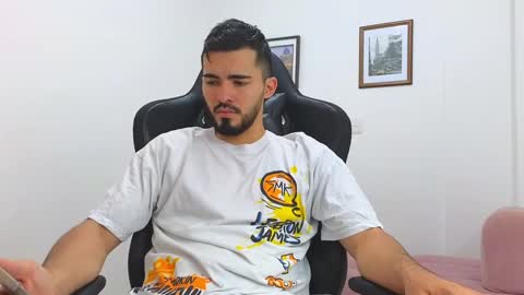 alejandroo_7 online show from February 1, 8:05 pm