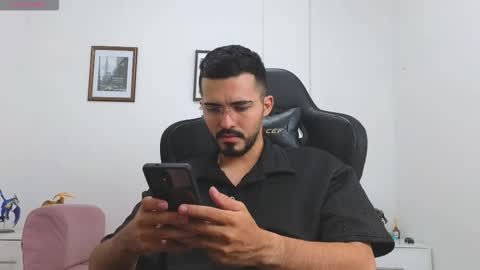 alejandroo_7 online show from September 25, 8:45 pm