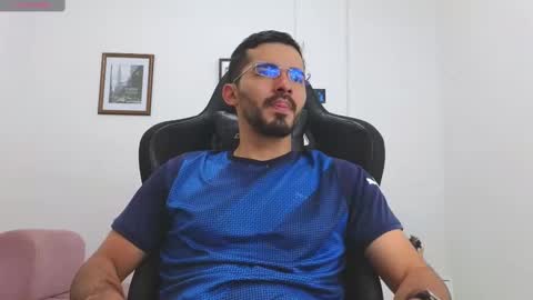 alejandroo_7 online show from October 30, 7:47 pm