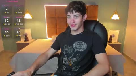 ALejoo Saenz online show from November 3, 12:46 am