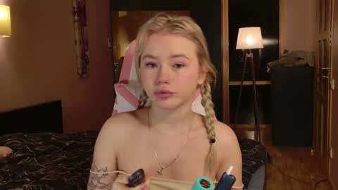 Lexi online show from March 1, 4:04 am