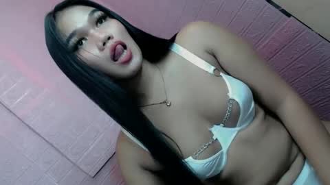 Snapshot of alena_sanggre69 chatting on December 9, 6:23 am Kimmygirl online show from December 9, 6:23 am