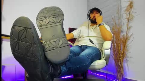 Snapshot of alessandro__wye chatting on December 2, 4:31 am ALESSANDRO WYE online show from December 2, 4:31 am