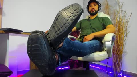 Snapshot of alessandro__wye chatting on December 3, 7:10 am ALESSANDRO WYE online show from December 3, 7:10 am