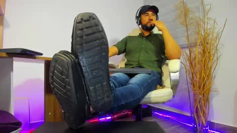 Snapshot of alessandro__wye chatting on December 3, 11:01 am ALESSANDRO WYE online show from December 3, 11:01 am