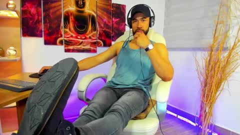 Snapshot of alessandro__wye chatting on January 7, 9:40 am ALESSANDRO WYE online show from January 7, 9:40 am