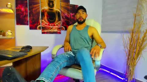 Snapshot of alessandro__wye chatting on January 11, 8:00 am ALESSANDRO WYE online show from January 11, 8:00 am