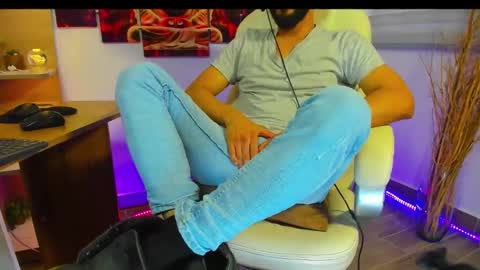 Snapshot of alessandro__wye chatting on January 12, 12:23 pm ALESSANDRO WYE online show from January 12, 12:23 pm