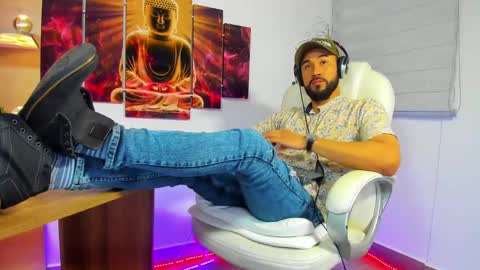 Snapshot of alessandro__wye chatting on January 18, 5:31 am ALESSANDRO WYE online show from January 18, 5:31 am