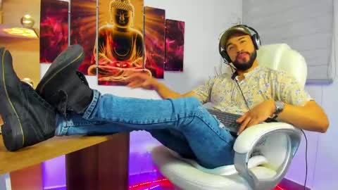 Snapshot of alessandro__wye chatting on January 18, 8:41 am ALESSANDRO WYE online show from January 18, 8:41 am