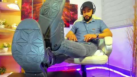 Snapshot of alessandro__wye chatting on January 21, 2:11 am ALESSANDRO WYE online show from January 21, 2:11 am