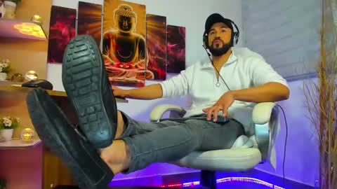 Snapshot of alessandro__wye chatting on January 22, 8:18 am ALESSANDRO WYE online show from January 22, 8:18 am