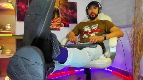 Snapshot of alessandro__wye chatting on January 27, 12:43 am ALESSANDRO WYE online show from January 27, 12:43 am