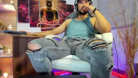 Snapshot of alessandro__wye chatting on February 5, 11:28 pm ALESSANDRO WYE online show from February 5, 11:28 pm