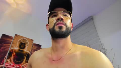 Snapshot of alessandro__wye chatting on February 8, 8:31 am ALESSANDRO WYE online show from February 8, 8:31 am