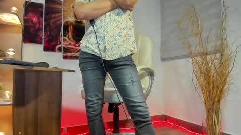 Snapshot of alessandro__wye chatting on February 13, 3:29 am ALESSANDRO WYE online show from February 13, 3:29 am