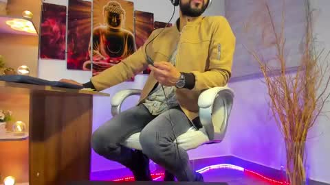 Snapshot of alessandro__wye chatting on February 14, 7:17 am ALESSANDRO WYE online show from February 14, 7:17 am