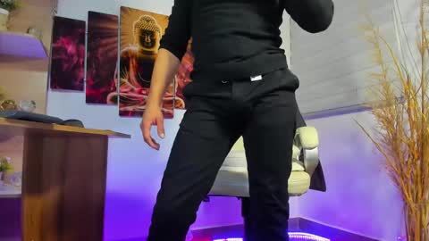 Snapshot of alessandro__wye chatting on February 16, 4:42 am ALESSANDRO WYE online show from February 16, 4:42 am