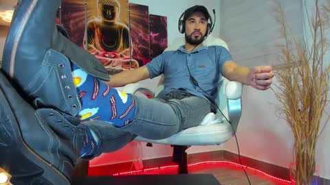 Snapshot of alessandro__wye chatting on February 18, 8:05 am ALESSANDRO WYE online show from February 18, 8:05 am