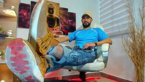 Snapshot of alessandro__wye chatting on February 21, 11:55 am ALESSANDRO WYE online show from February 21, 11:55 am