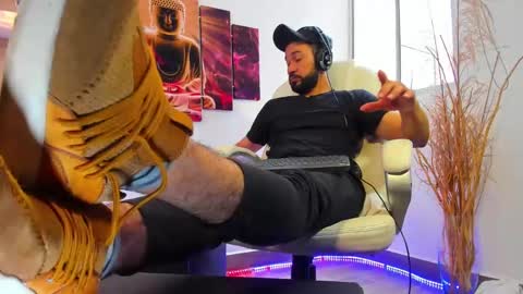 Snapshot of alessandro__wye chatting on February 25, 9:13 pm ALESSANDRO WYE online show from February 25, 9:13 pm