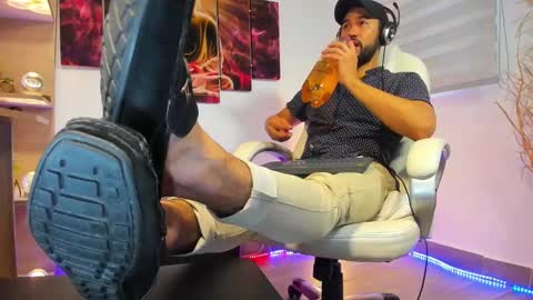 Snapshot of alessandro__wye chatting on February 28, 11:47 am ALESSANDRO WYE online show from February 28, 11:47 am