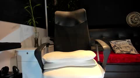 Snapshot of alessandro__wye chatting on September 14, 10:36 am ALESSANDRO WYE online show from September 14, 10:36 am