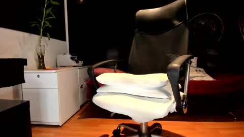 Snapshot of alessandro__wye chatting on November 4, 6:34 am ALESSANDRO WYE online show from November 4, 6:34 am