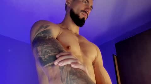 Snapshot of alessandro_dibellucci chatting on January 26, 3:38 am Kciqu3 Independent model online show from January 26, 3:38 am