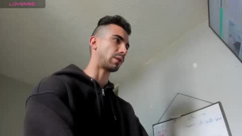 Snapshot of alessandro_dibellucci chatting on October 1, 5:30 pm Kciqu3 Independent model online show from October 1, 5:30 pm