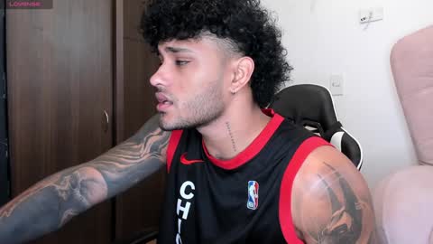 Snapshot of alessandro_vanni chatting on December 3, 12:06 pm Alessandro Vanni online show from December 3, 12:06 pm