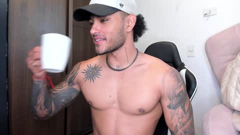 Snapshot of alessandro_vanni chatting on December 7, 1:07 pm Alessandro Vanni online show from December 7, 1:07 pm