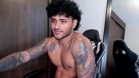 Snapshot of alessandro_vanni chatting on December 21, 4:46 pm Alessandro Vanni online show from December 21, 4:46 pm